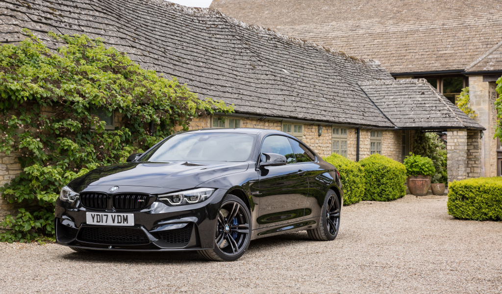 Автомобиль BMW M4 Coupe, 2017 цвет черный металлик