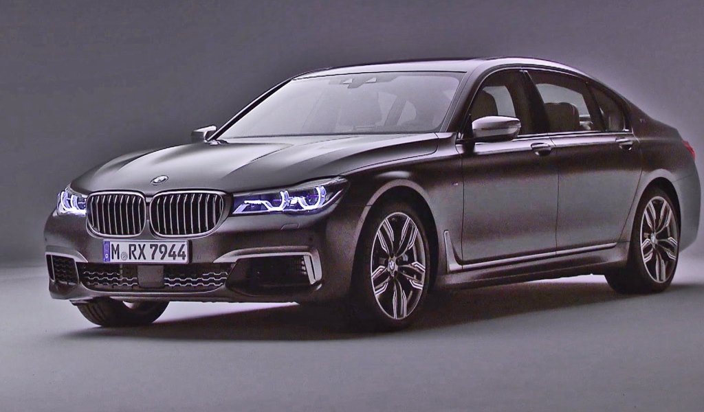 Автомобиль BMW M760Li xDrive 2017 года выпуска