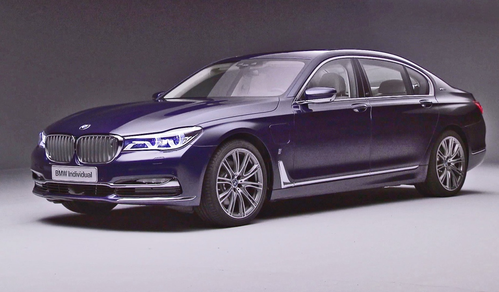 Фиолетовый BMW Individual 7 модель 2017 года
