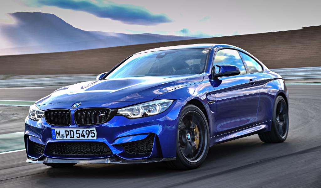 Синий автомобиль BMW M4 CS Worldwide, 2017 года