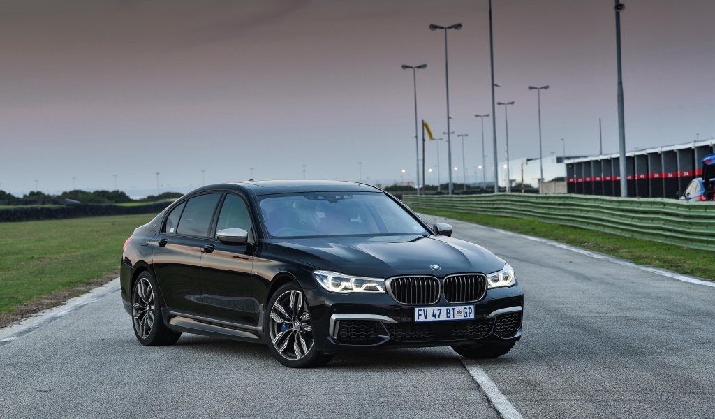 Стильный черный автомобиль BMW M4 DTM Champion Edition, 2017