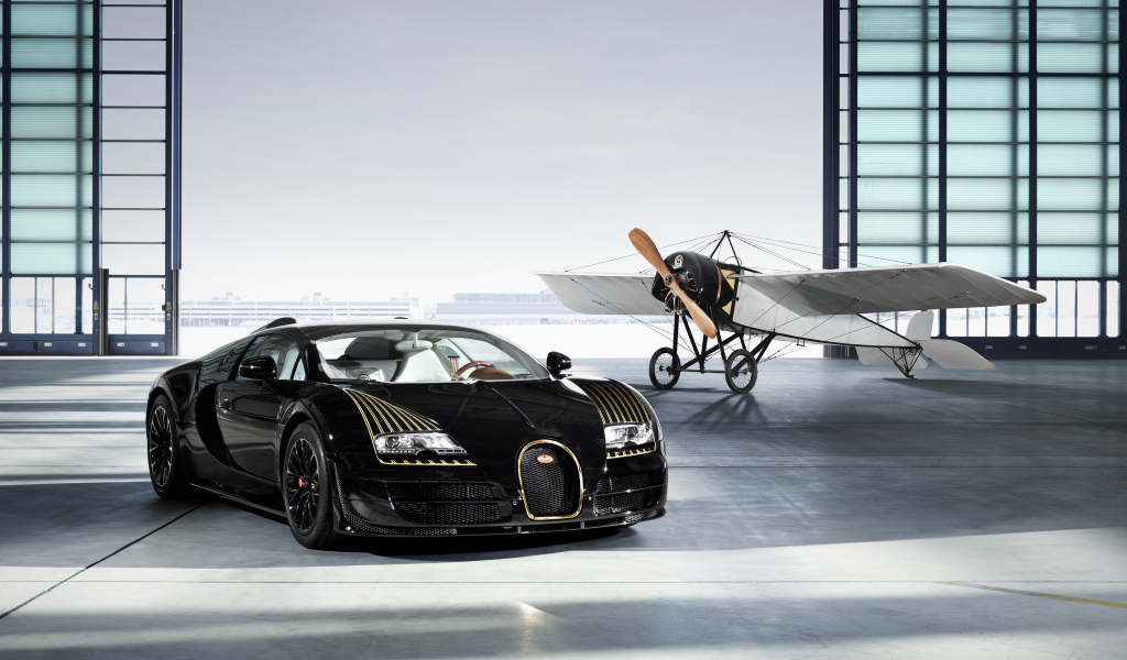 Черный автомобиль Bugatti Veyron Grand Sport Vitesse Black Bess в ангаре