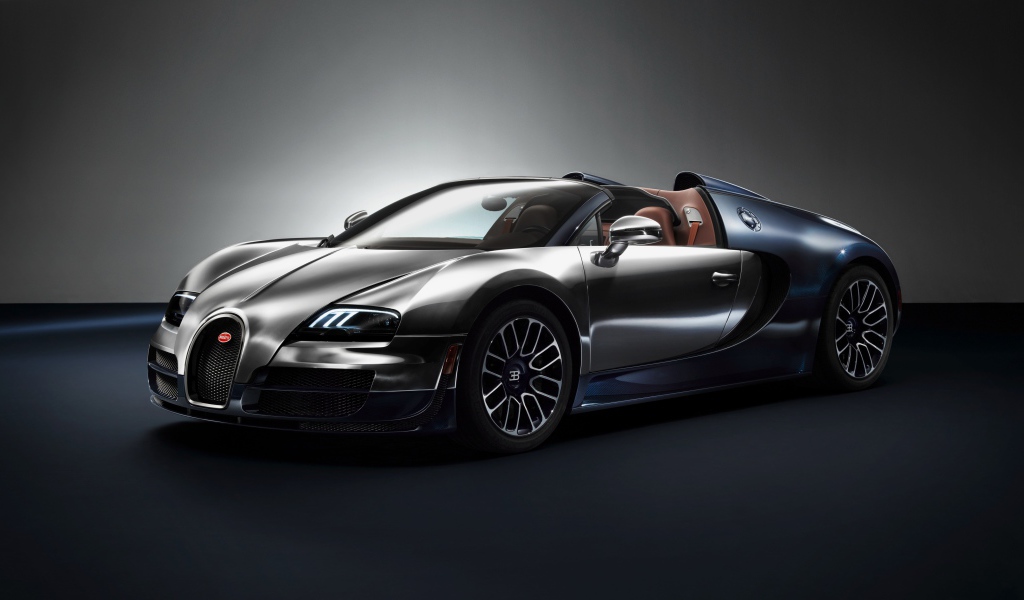 Стильный серебристый автомобиль Bugatti Veyron Grand