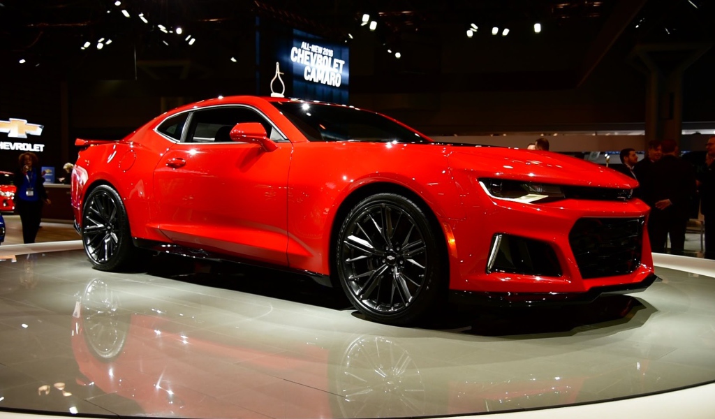 Красный Chevrolet Camaro ZL1 спорт-купе 2017 года  