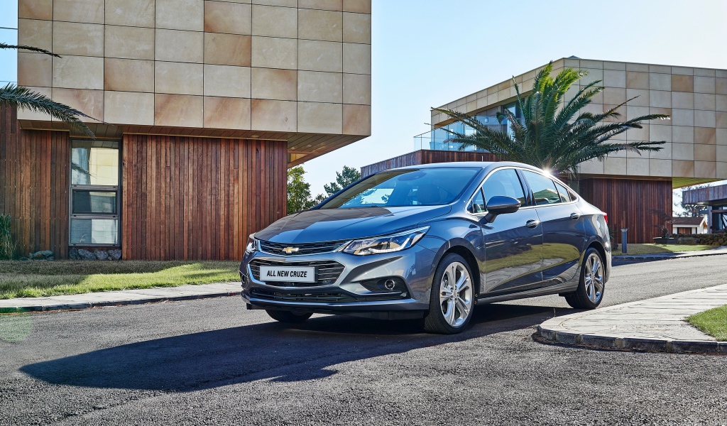 Автомобиль Chevrolet Cruze серебристого цвета 