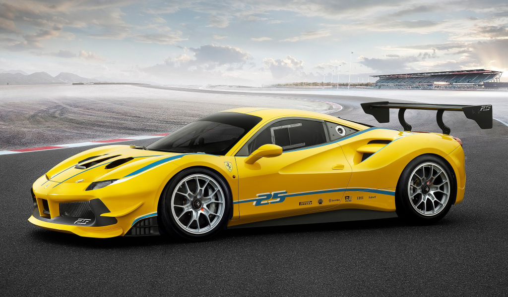Желтый спортивный автомобиль  Ferrari 488 Challenge 2017 