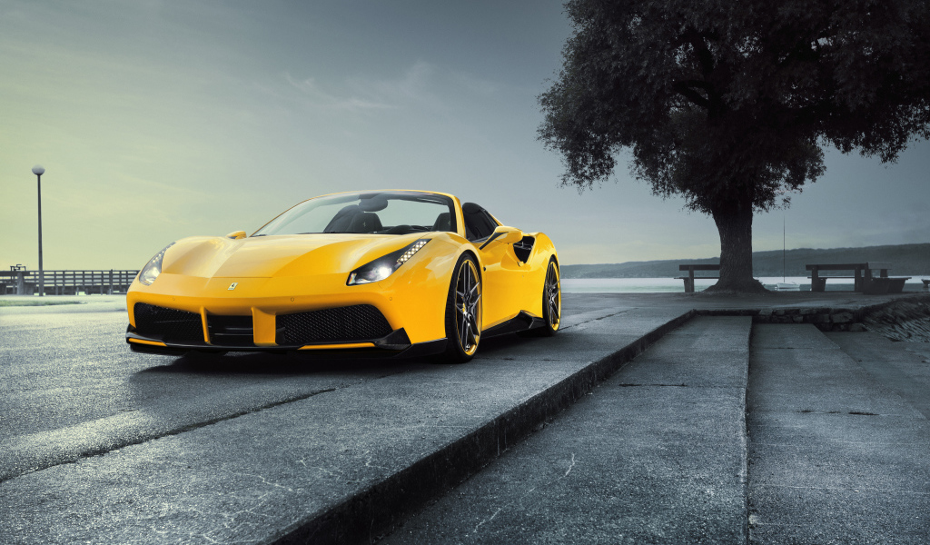 Желтый спортивный автомобиль Ferrari Spider Rosso Novitec 488 