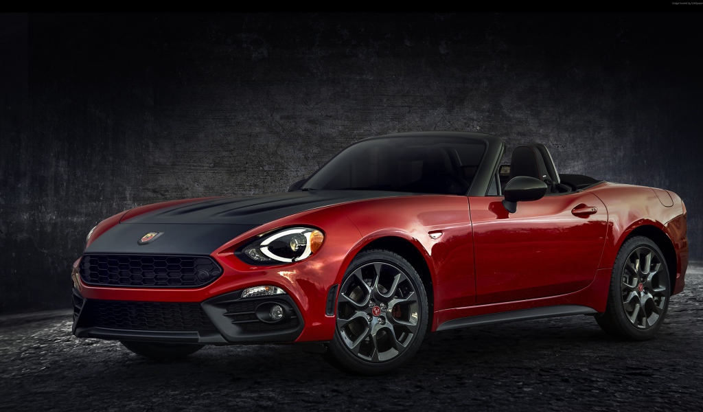 Красный кабриолет Fiat 124 Spider Abarth, 2017