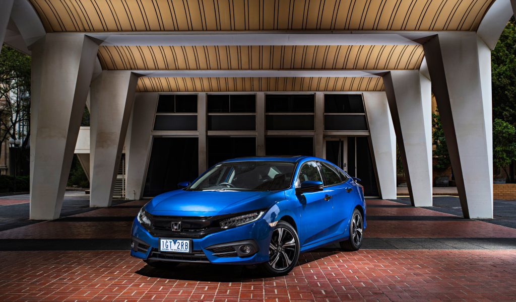 Синий спортивный автомобиль Honda Civic Type R