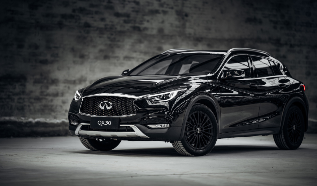 Блестящий черный автомобиль  Infiniti QX30 Night Edition, 2017