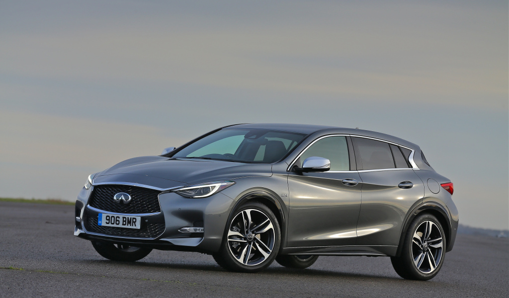 Серебристый автомобиль Infiniti QX30, 2017  