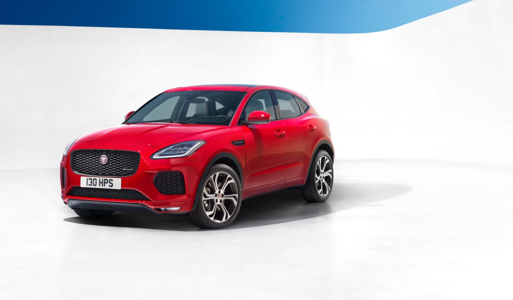 Стильный красный автомобиль  Jaguar E-Pace, 2018