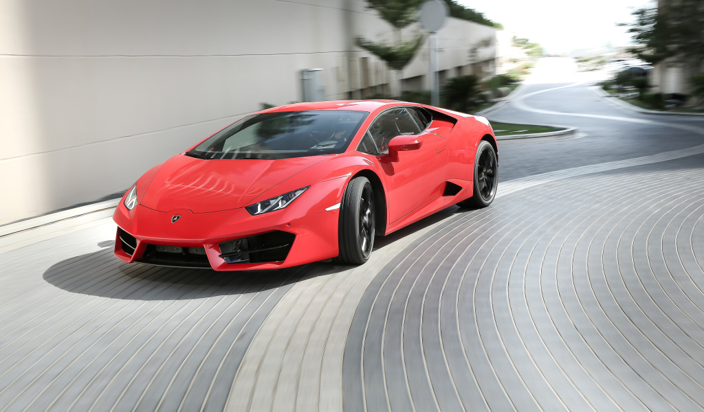 Красный спортивный автомобиль Lamborghini Huracan LP 580-2