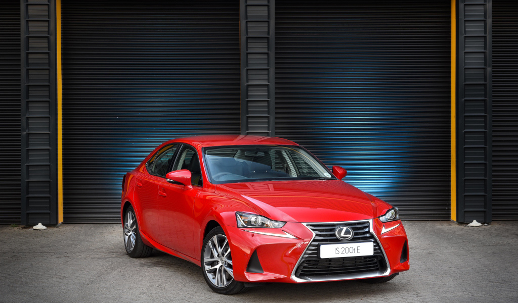 Красный автомобиль Lexus  IS 200t в гараже
