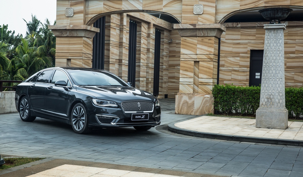 Черный автомобиль Lincoln MKZ Hybrid, 2017 