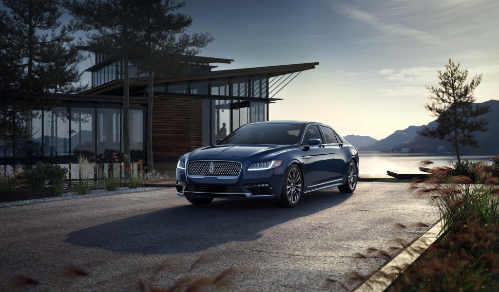 Стильный автомобиль Lincoln Continental, 2017 цвет синий металлик