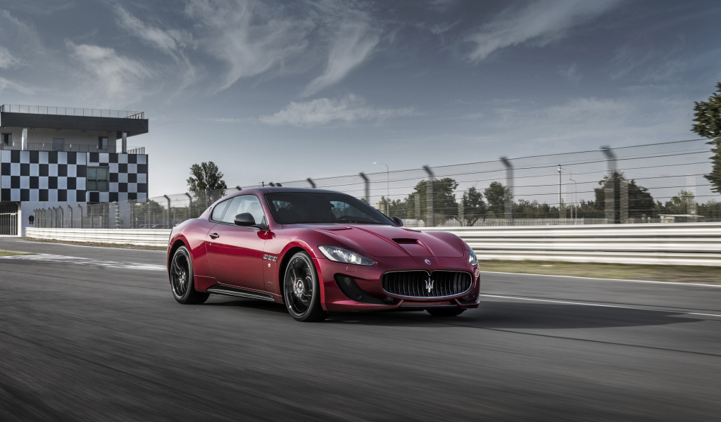 Бордовый автомобиль Maserati  GranTurismo, 2017. 