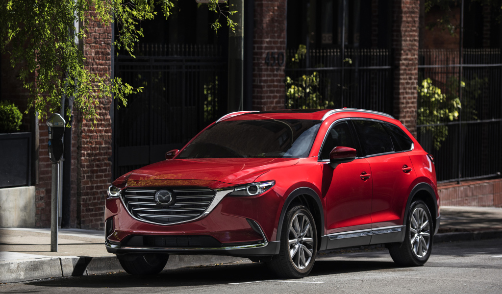 Красный автомобиль Mazda CX-9, 2017 