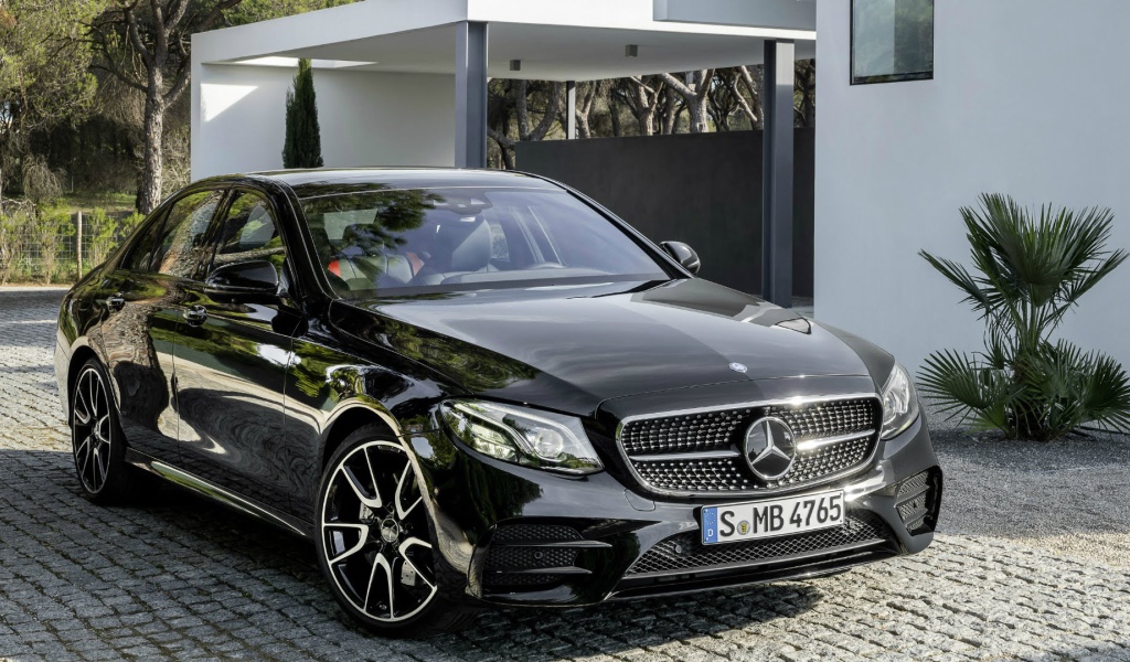 Черный Mercedes E43 AMG 4MATIC 2017 года 