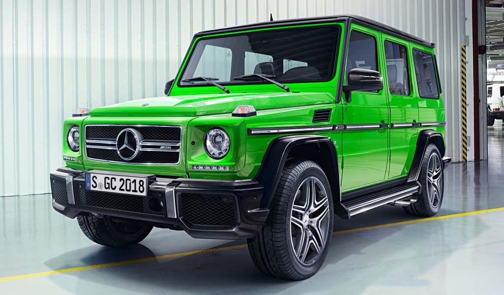 Зеленый внедорожник Mercedes-AMG G63