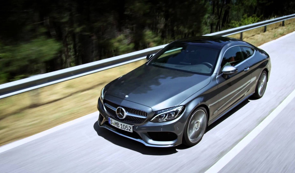 Mercedes-Benz C-Class Coupe 2017 года на трассе 