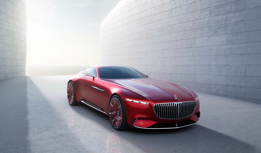 Красный автомобиль Mercedes-Maybach 6 вид спереди