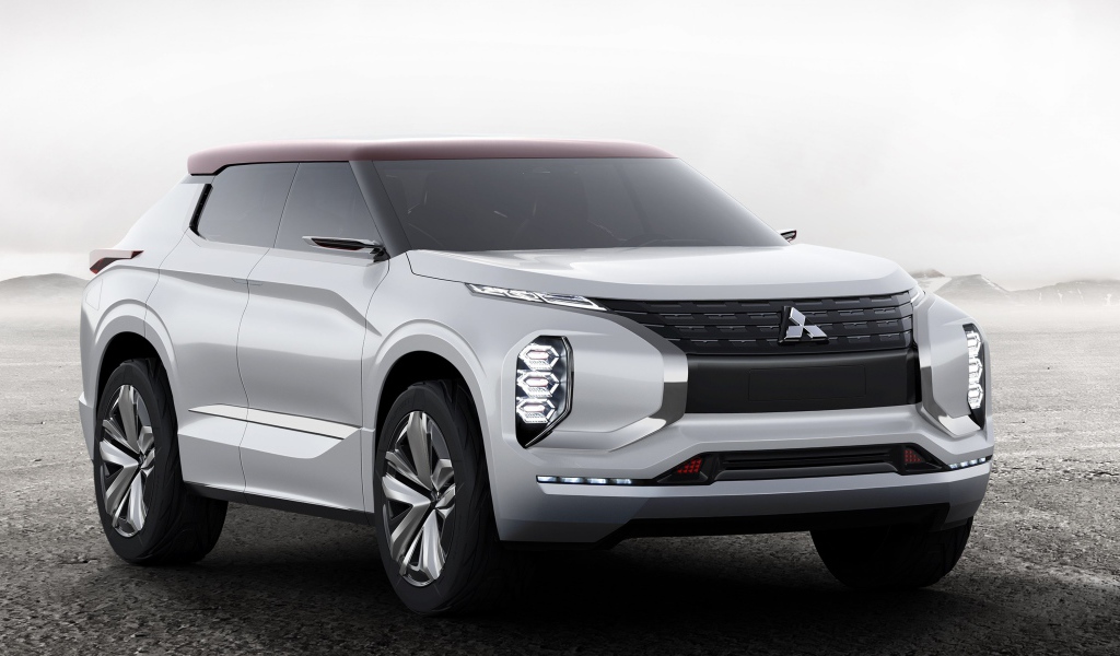 Серебристый внедорожник  Mitsubishi GT-PHEV