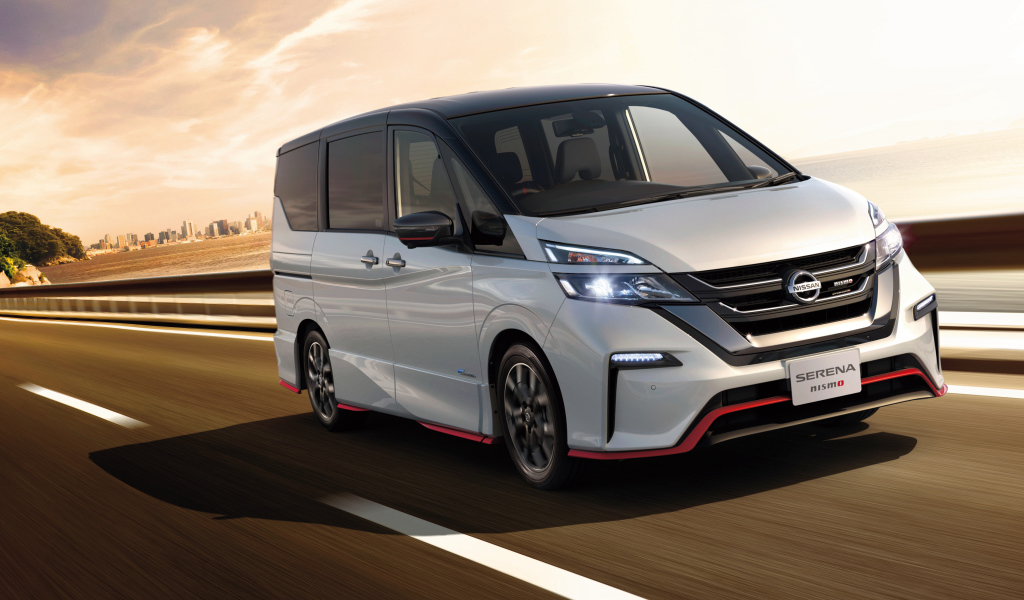 Белый минивэн Nissan Serena Nismo, 2018