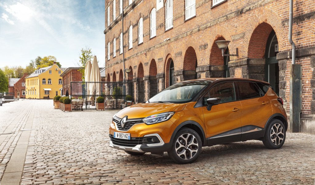 Автомобиль Renault Captur Worldwide, 2017  цвет оранжевый металлик
