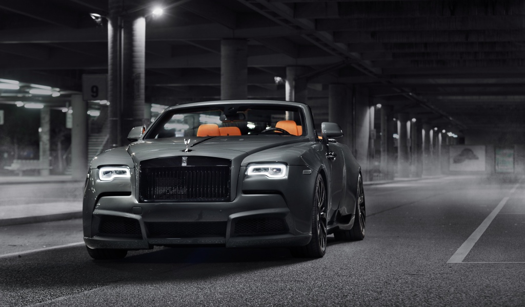 Серебристый автомобиль Rolls-Royce Dawn Overdose, 2017
