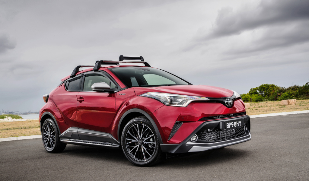 Красный кроссовер Toyota C-HR, 2017