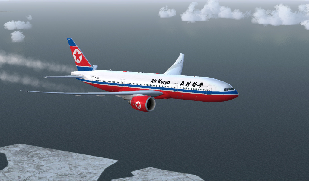 Пассажирский самолет  Boeing 777-200LR авиакомпании Air Koryo летит над океаном 