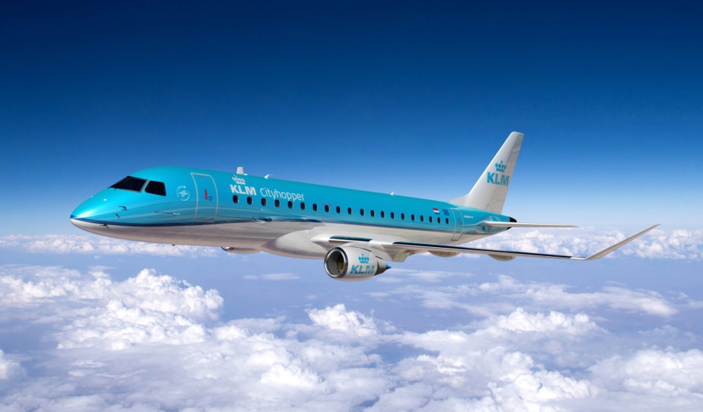Сине - белый Embraer авиакомпании KLM Cityhopper 