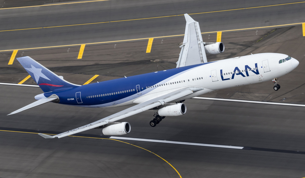 Airbus авиакомпании LAN взлетает