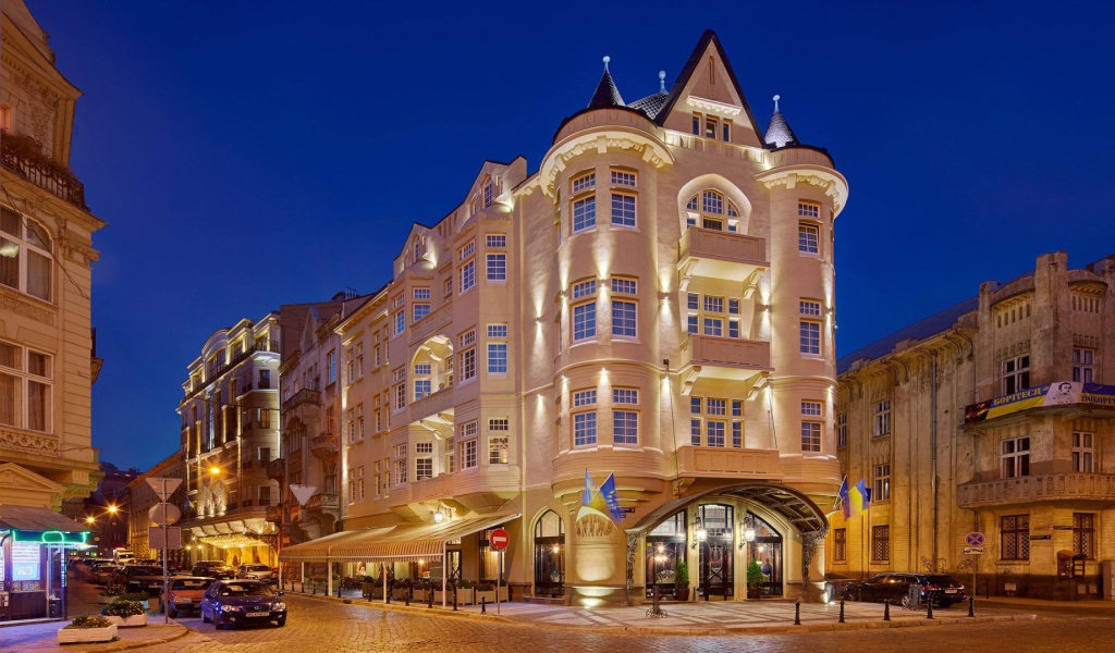 Красивый отель Атлас Делюкс в центре Львова 