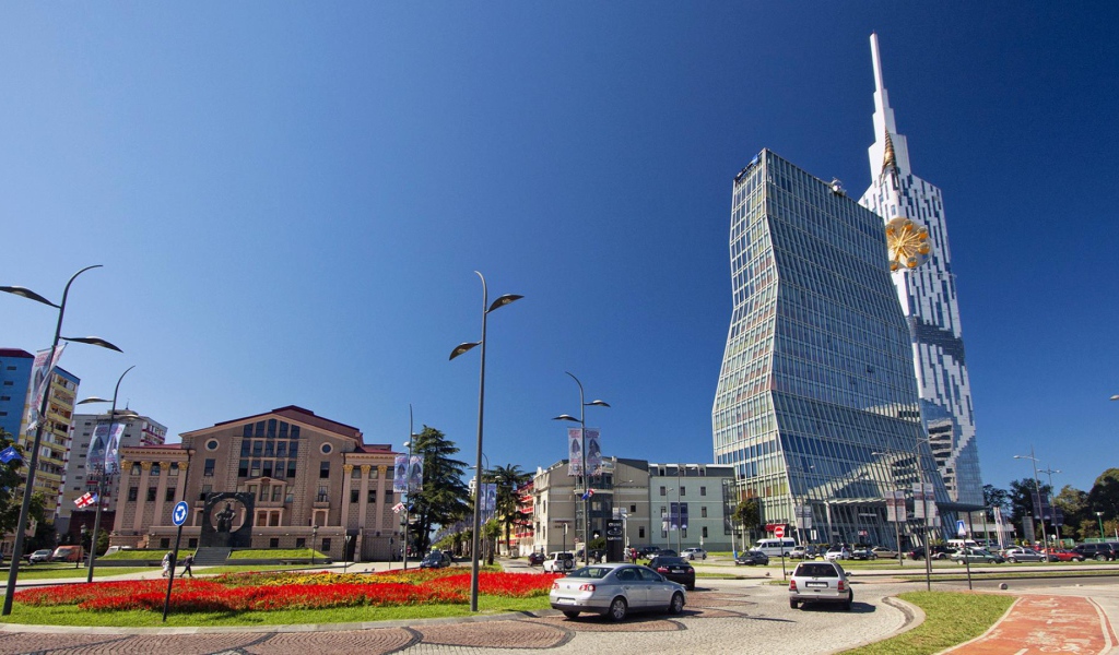 Красивые высотные здания город Батуми 