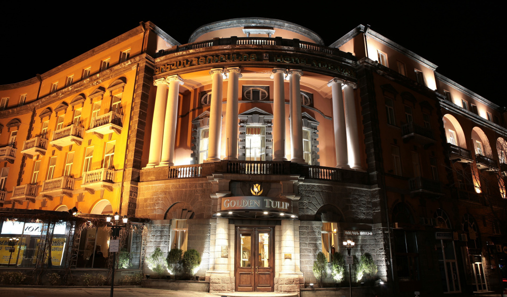 Красивый отель Golden Tulip город Ереван 
