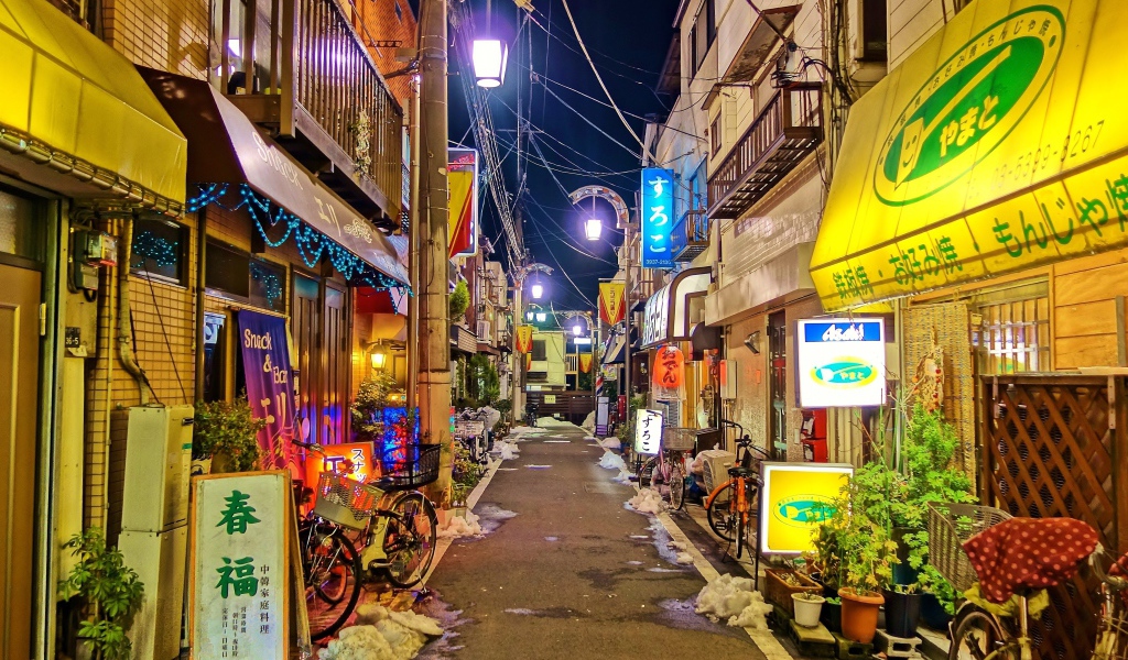 Яркая улица ночного Токио 