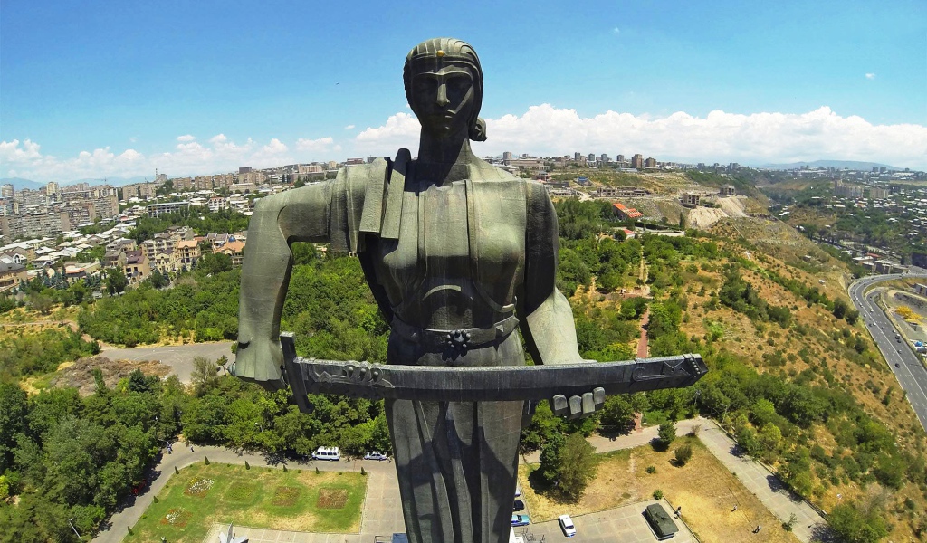 Памятник Мать Армения город Ереван 
