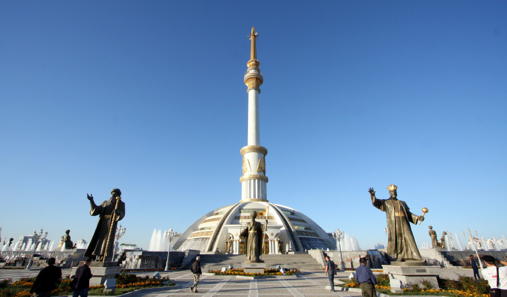 Монумент Независимости Туркменистана  город Ашхабад 