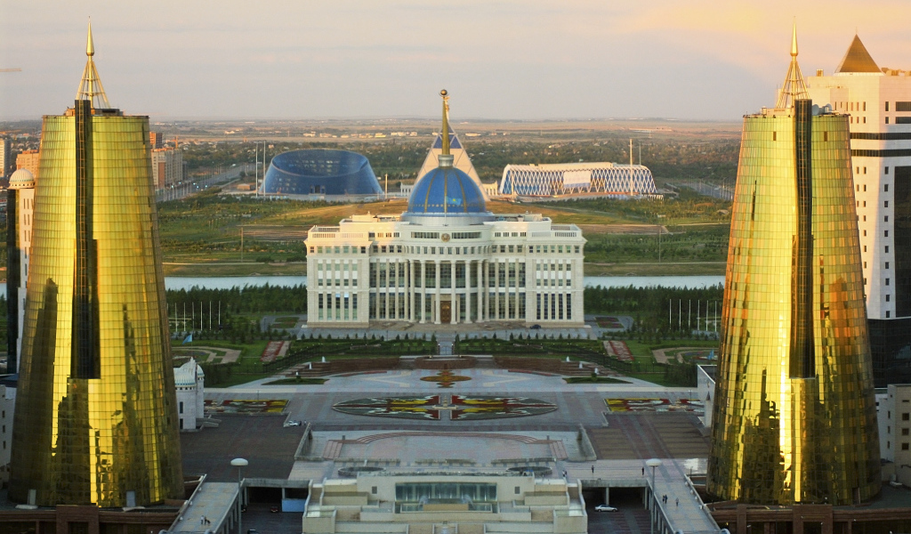 Панорама города Астана со смотровой площадки Байтерека 