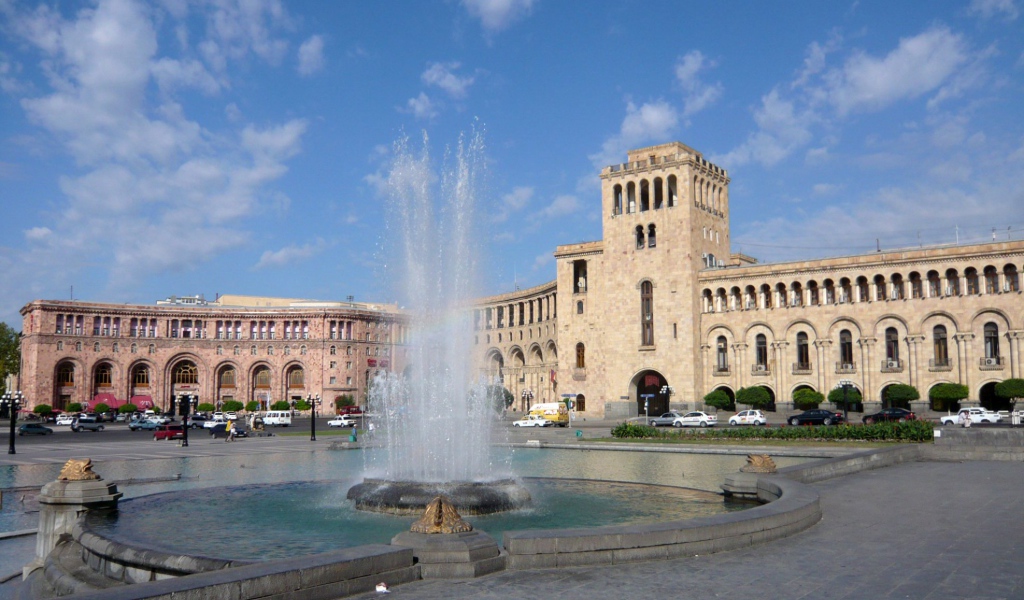 Фонтан на площади Республики город Ереван 