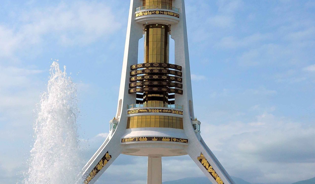 Уч Аяк Башня Свободы город Туркменистан  