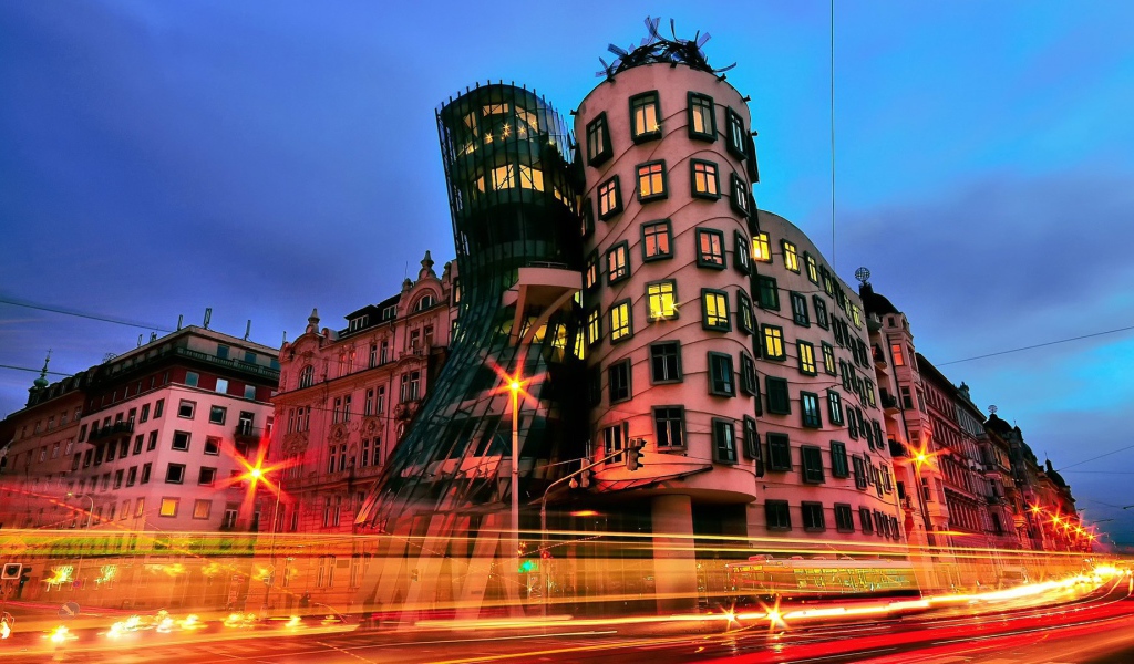 Необычный Танцующий дом,  Прага. Чехия 