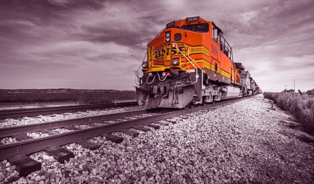 Локомотив на рельсах