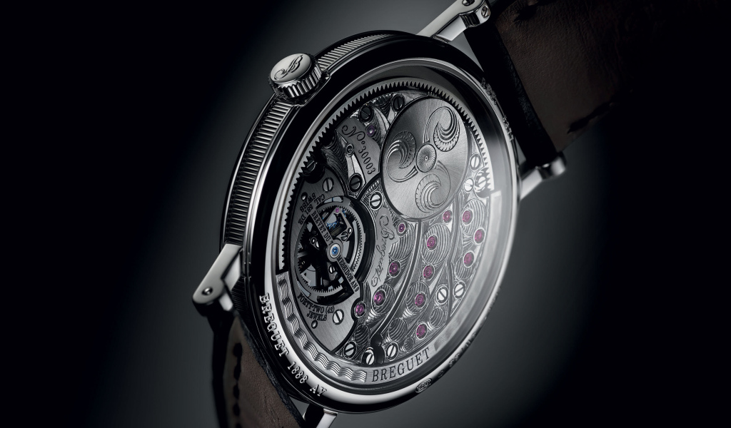 Стильные часы Breguet на черном фоне 