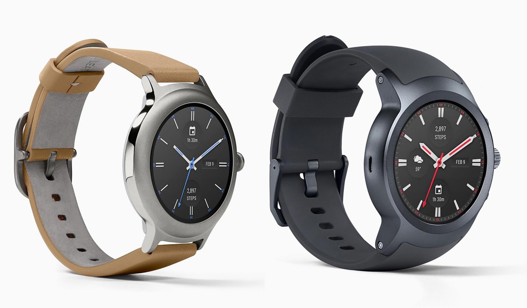 Стильные часы LG Watch Спорт, 2017 на белом фоне