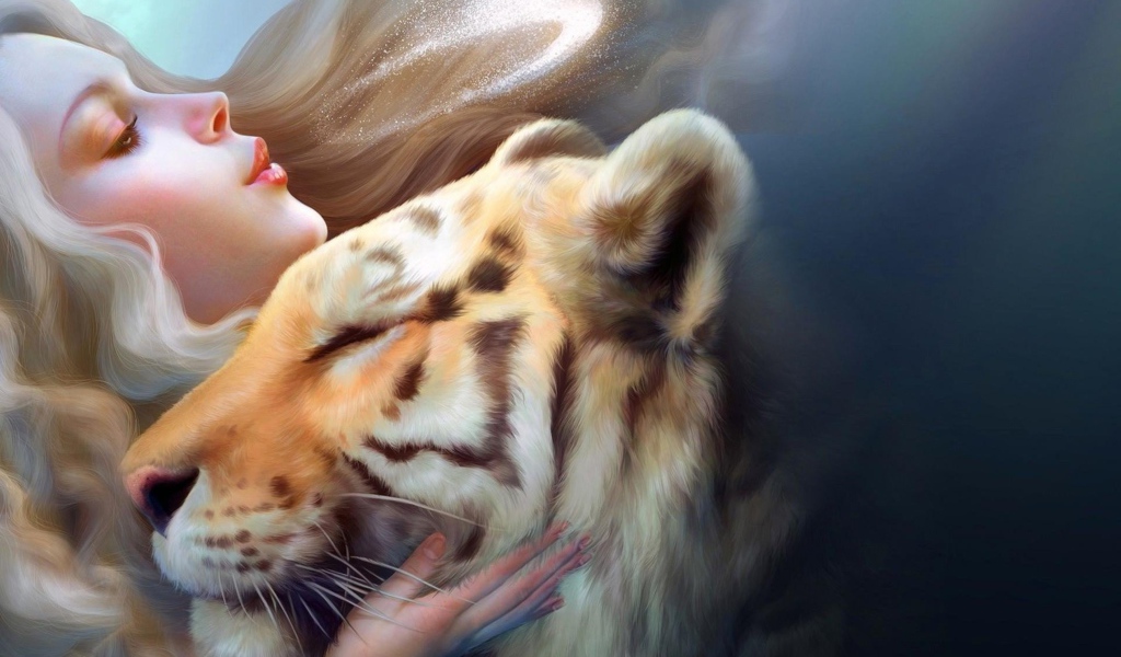 Красивая молодая девушка с тигром