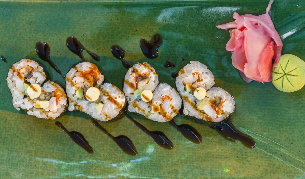 Аппетитные японские суши в форме сердца 