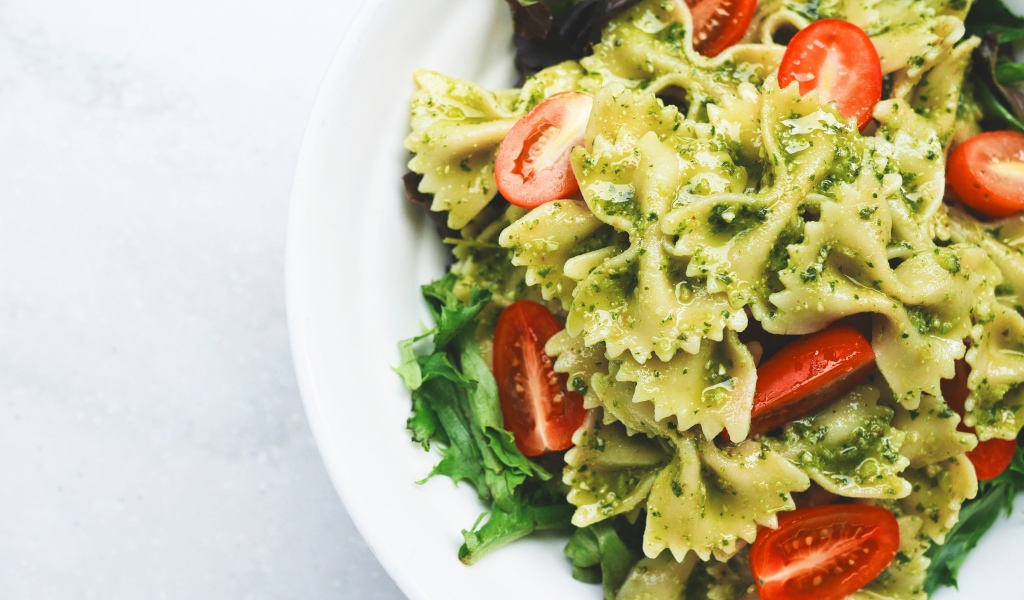 Аппетитная паста с соусом и томатами 